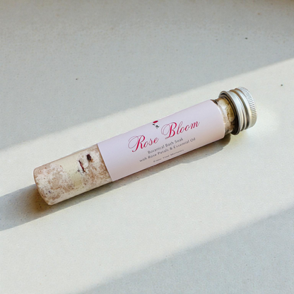 Rose Aura Collection — 3種のローズリチュアル バスソルトセット（60g テストチューブ）